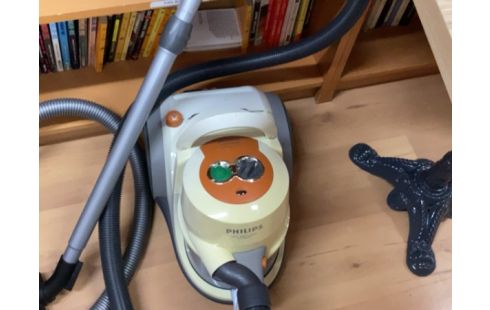 ASPIRATEUR PHILIPS JAUNE ORANGE SANS SAC