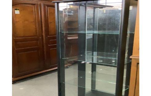 VITRINE MODERNE EN VERRE