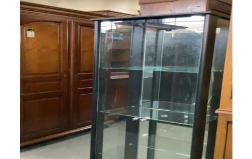 VITRINE MODERNE EN VERRE