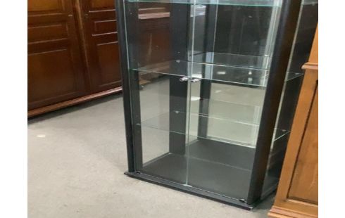 VITRINE MODERNE EN VERRE