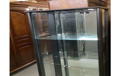 VITRINE MODERNE EN VERRE