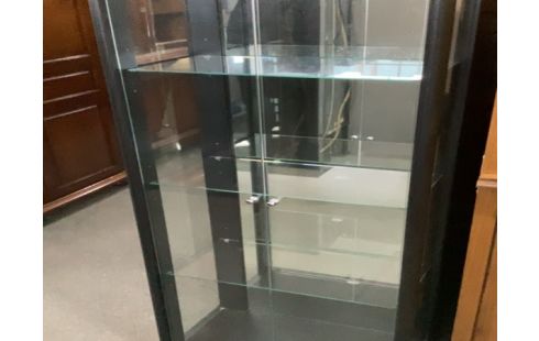 VITRINE MODERNE EN VERRE