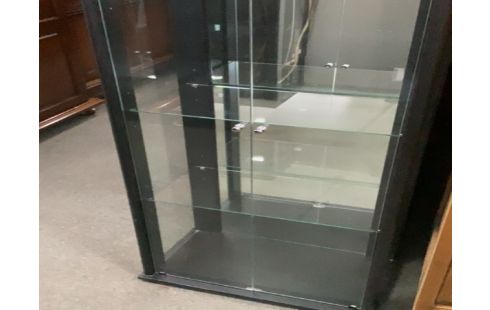 VITRINE MODERNE EN VERRE