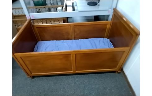 LIT BEBE BOIS 60X120 VINTAGE AVEC MATELAS.