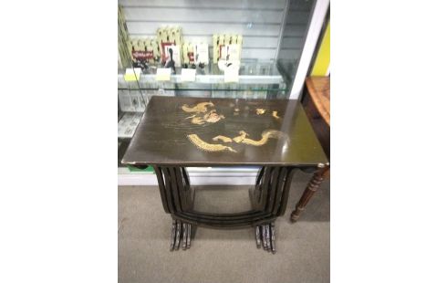 TABLES GIGOGNES DECOR JAPONISANT