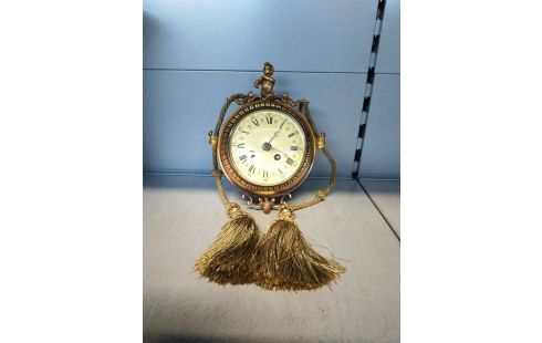 PENDULE A SUSPENDRE DORE