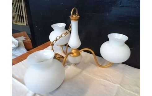 LUSTRE 3 BRANCHES BLANC ET DORE