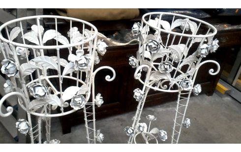 BLOEMPOTHOUDER WIT SMEEDIJZER PER STUK