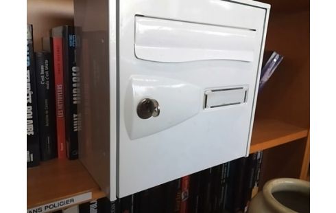 BOITE AUX LETTRES BLANCHE