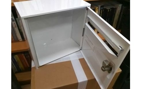 BOITE AUX LETTRES BLANCHE