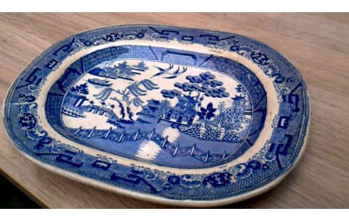 PLATO ANTIGUO BLANCA AZUL