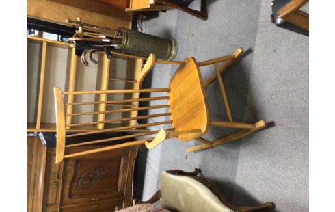 ROCKING CHAIR A BARREAU