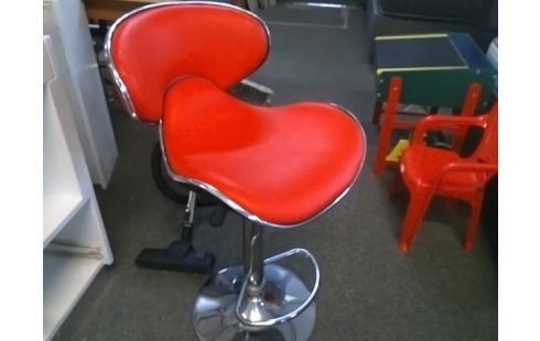 TABOURET DE BAR ROUGE