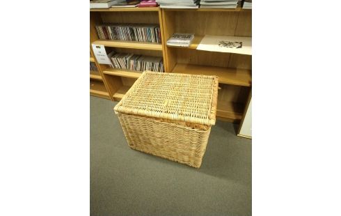 CORBEILLE A LINGE OSIER