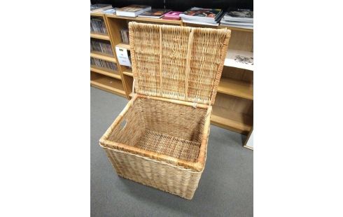 CORBEILLE A LINGE OSIER