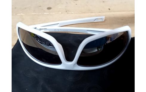 PAIRE DE LUNETTE SOLAIRE orao