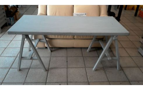 TABLE SUR TRETEAUX 