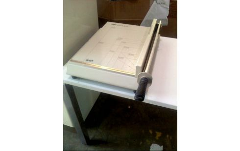 PAPIERSCHNEIDEMASCHINE