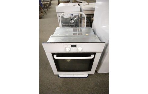 FOUR ENCASTRABLE WHIRLPOOL