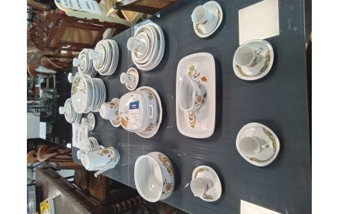 SERVICE DE TABLE PORCELAINE DE SOLOGNE CIRCA 70/80