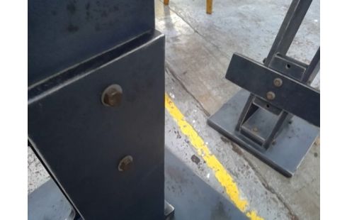 TABLE HAUTE ET SON TABOURET  BOIS FACON METAL INDUSTRIEL