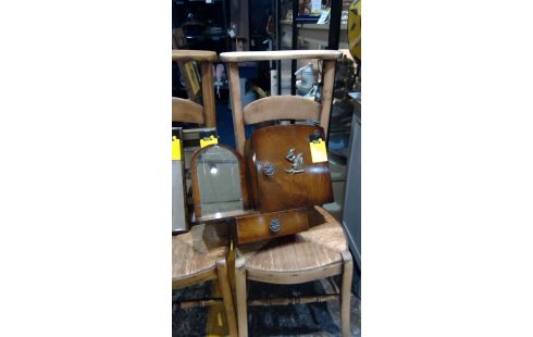 MEDIZINSCHRANK IM VINTAGE-STIL