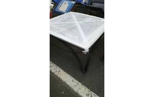 TABLE BASSE PIED FER FORGE PLATEAU VERRE