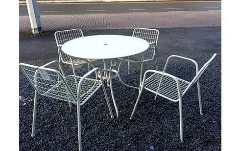 TABLE DE JARDIN + 4 FAUTEUILS METAL BLANC