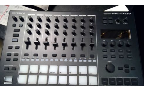ROLAND GROOVEBOX MC 707