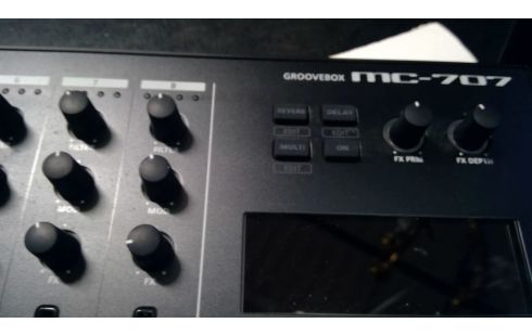 ROLAND GROOVEBOX MC 707