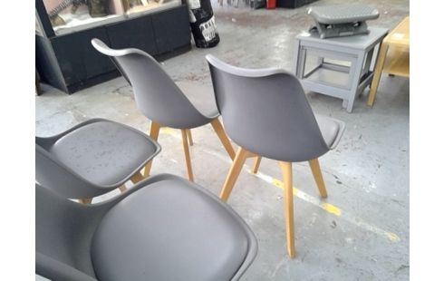 LOT DE 4 CHAISES COQUE GRISE ET PIEDS BOIS