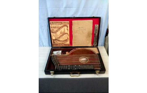 ZITHER MIT KOFFER NOTEN NOTENSTÄNDER