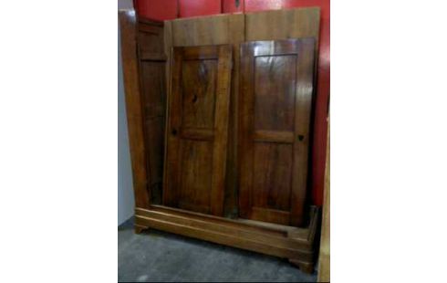 SCHRANK NUSSBAUM KLEIDERSTANGE 2-TÜR.