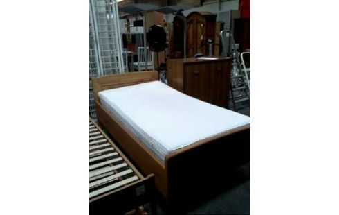 EINZELBETT HOLZ INKL. LATTEROST MATRATZE