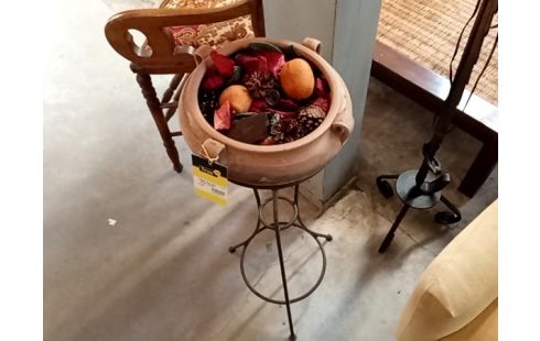 VASQUE SUR PIED METAL