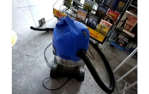 ASPIRATEUR EAU ET POUSSIERE