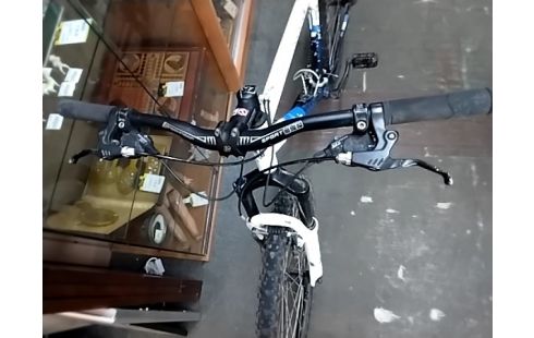 VTT Blanc bleu rockrider