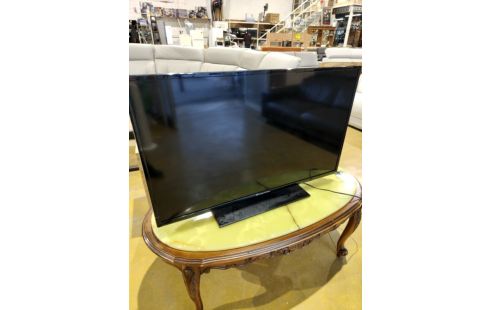 ECRAN TV AVEC TÉLÉCOMMANDE .