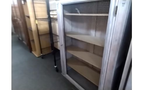 MEUBLE GRIS GRILLAGÉ