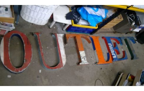 LETTERS METAAL OUTLET