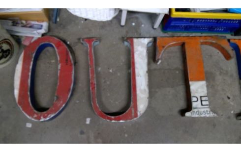 LETTERS METAAL OUTLET