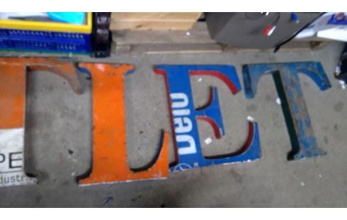 LETTERS METAAL OUTLET