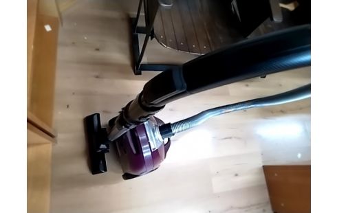 ASPIRATEUR Rowenta violet 900w état neuf
