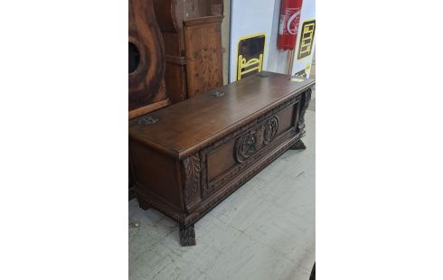 COFFRE BOIS SCULPTE