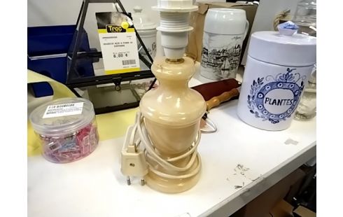 PIED DE LAMPE EN PIERRE