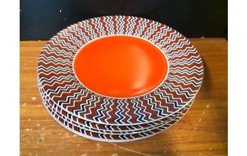 LOT D' ASSIETTES GENEVIEVE LETHU