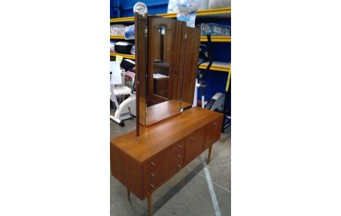 FRISIERKOMMODE IM VINTAGE-STIL