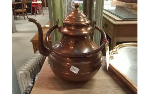 BOUILLOIRE EN CUIVRE