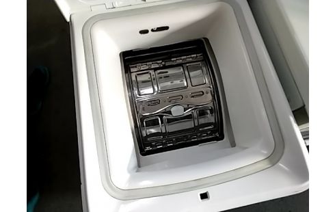 MACHINE A LAVER VEDETTE (1 CÔTÉ ABÎMÉ)