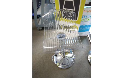 CHAISE DE BAR ASSISE TRANSPARENTE